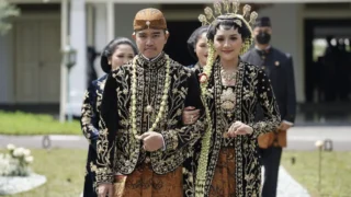 pakaian adat pengantin
